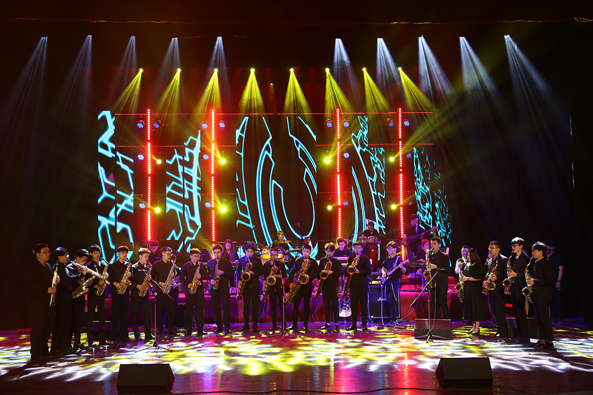 音乐会现场报道 760B09C98EDD48D8D90437E123E_01FEEBA6_E4AA5.jpg