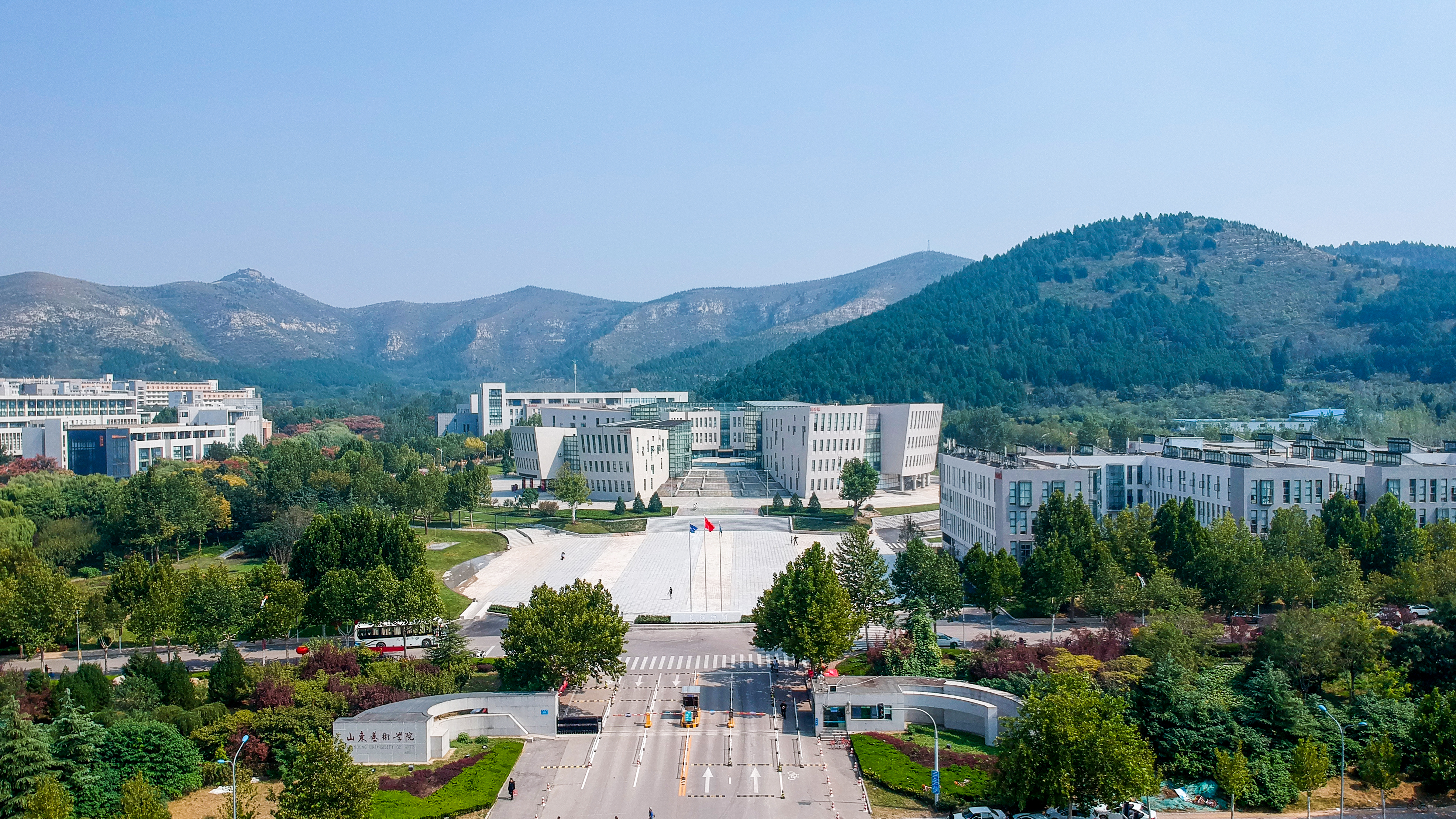 【大众日报】开学寄语|山东艺术学院书记,院长:以艺担当,永恒绽放!-山