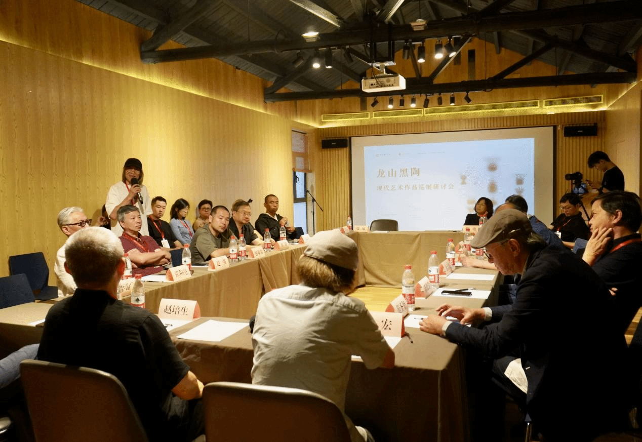 2024“龙山黑陶”现代艺术作品巡展（上海站）开幕式及学术研讨会在上海青藤美术馆举行