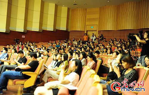 山艺“泉韵女子弹拨乐团”专场音乐会举行