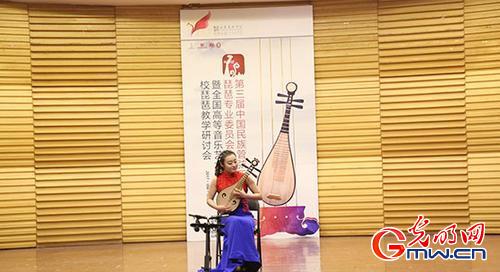 山艺“泉韵女子弹拨乐团”专场音乐会举行