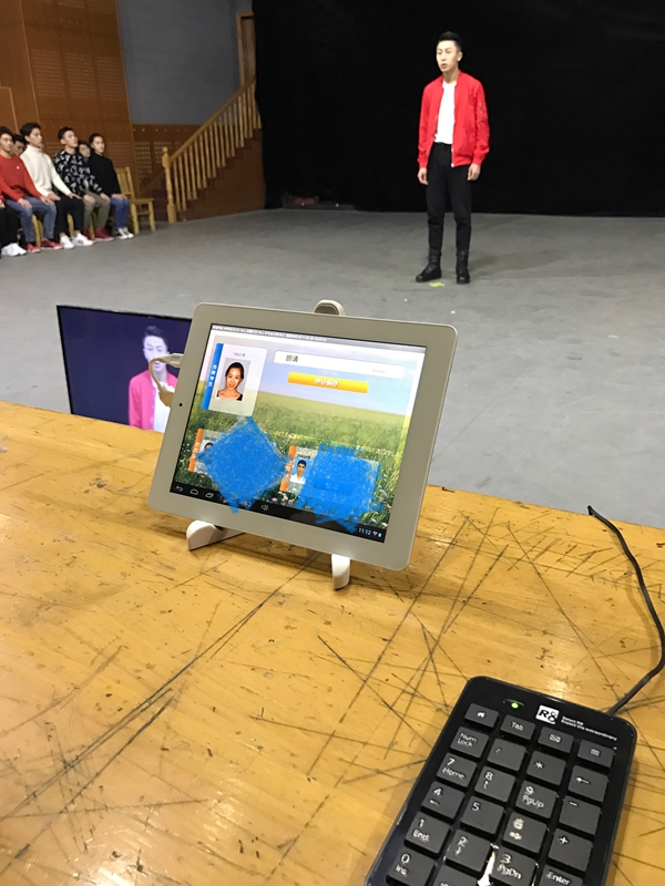 评委通过电子产品第一时间打分,分数直接输入招生办,环节减少,成绩更安全。